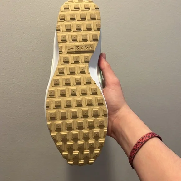 Women’s Nike shoe size 9 - Picture 3 of 3